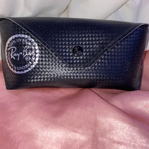 Rayban sunglasses and case - Picture 2 of 2